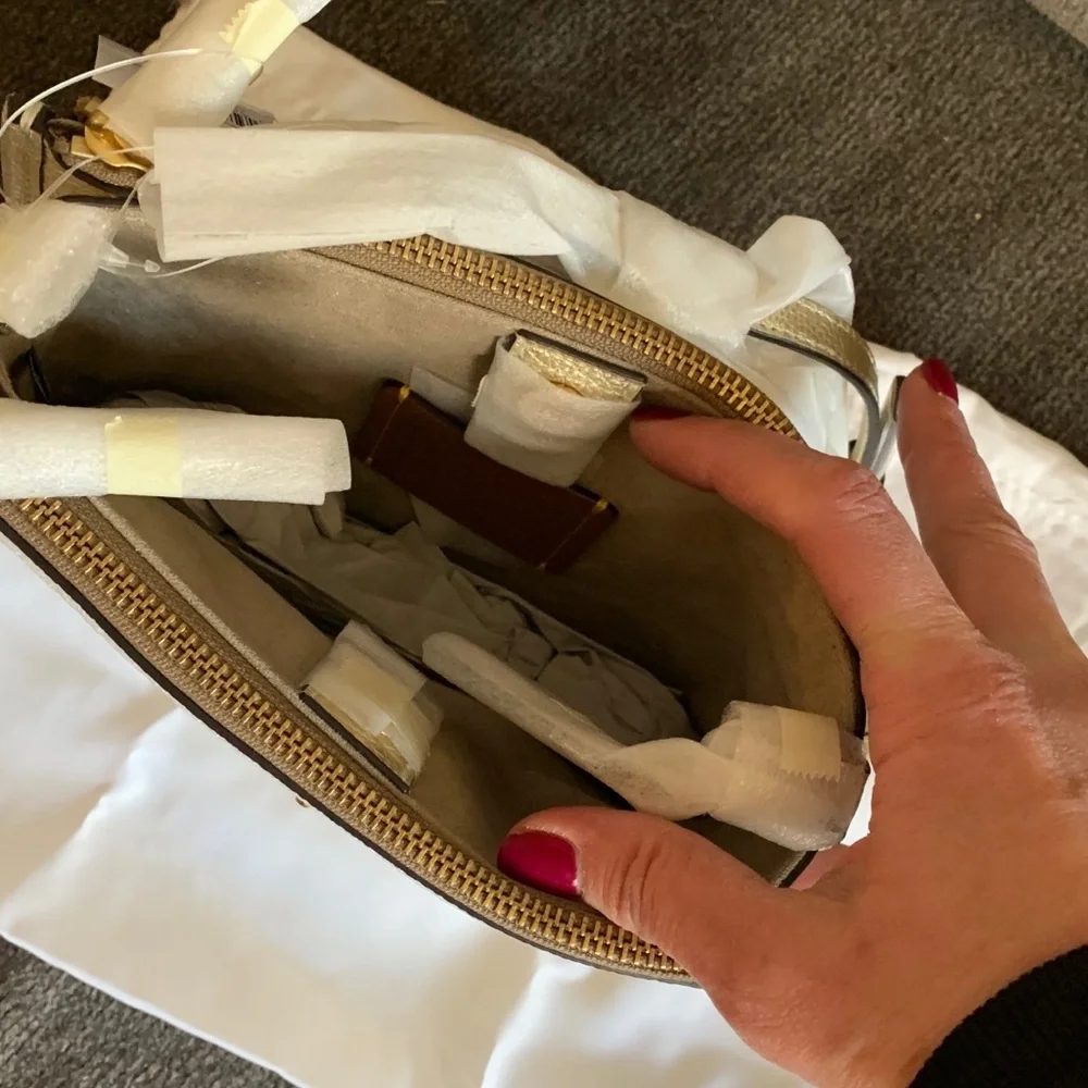 Authentic COACH 1941 Pebbled metallic gold leather 2 zip/Snap/Turnlock Crossbody - Picture 10 of 16